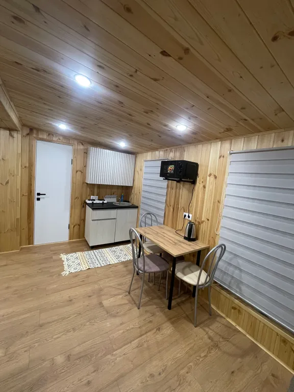 Частный дом у горы