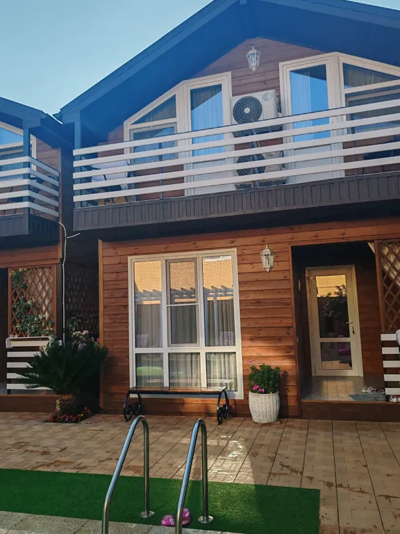 Коттедж 3 "Конфетти" — аренда посуточно в Новомихайловский