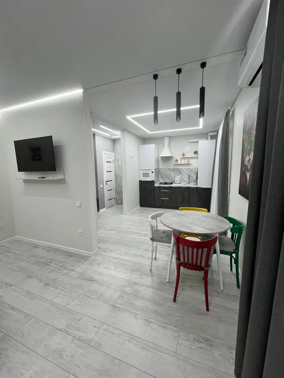 Уютная студия с дизайнерским ремонтом