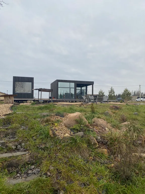 Мини дом с панорамными окнами