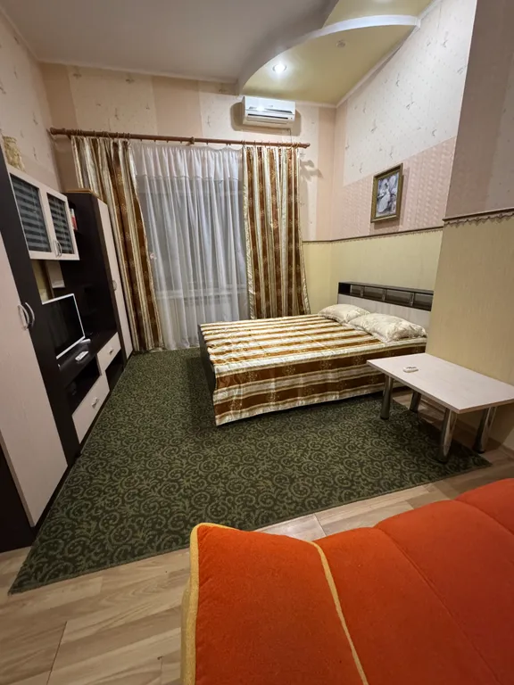 Коттедж Двухкомнатный домик с внутренним двориком в центре города — Евпатория