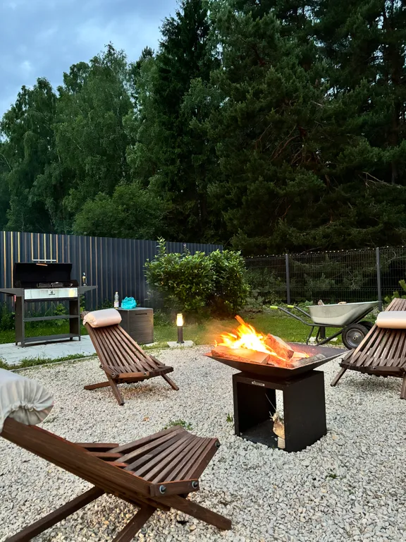 Уютный домик у леса с камином и панорамными окнами