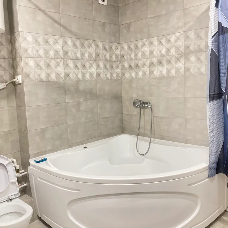 Современная квартира с панорамными окнами в двух минутах от канатки