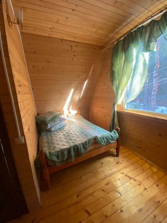 Дом  на  берегу озера Селигера