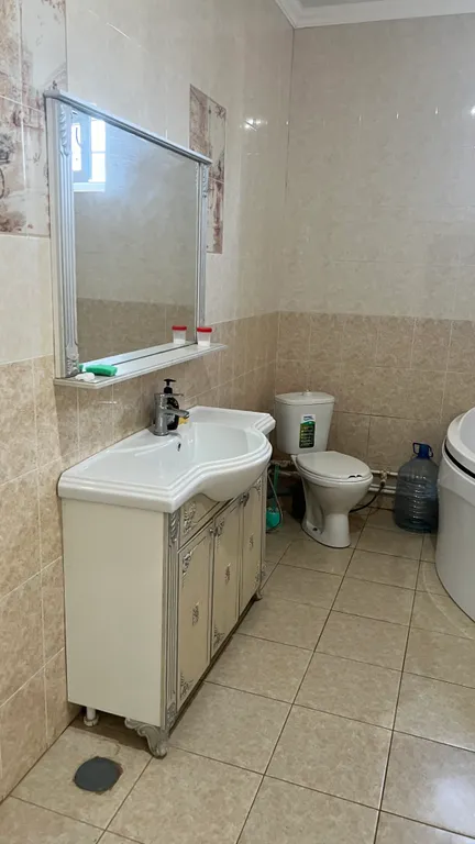 Уютный дом на берегу реки