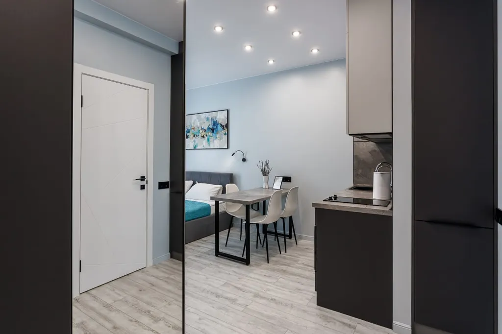 Студия в высотке близко к центру и аэропорту