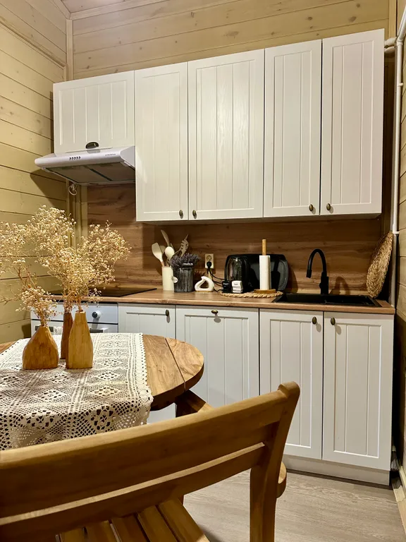 Домик в деревне На Бали Бывали с видом на лес