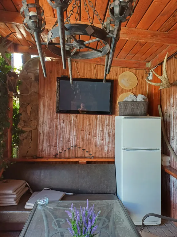 Домик с бассейном