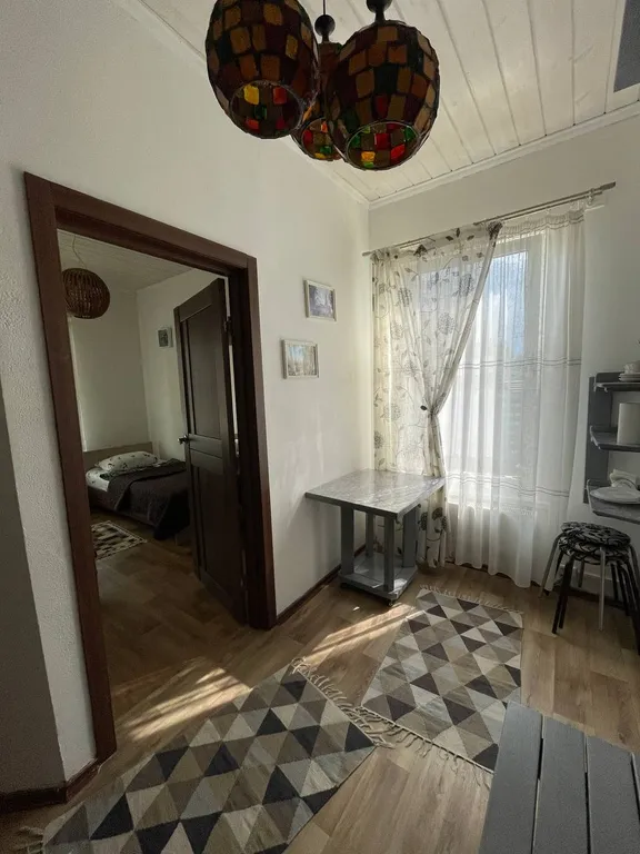 Двухкомнатный номер в доме с отдельным входом и санузлом