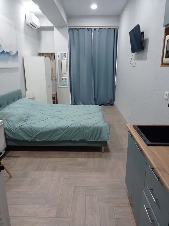 Студия с отдельным входом в комплексе с бассейном