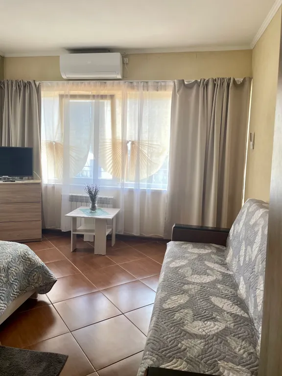 Уютная комната в частном доме со своим двором