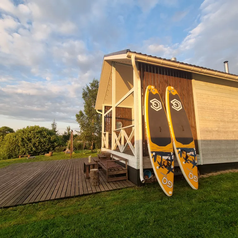 Уютный дом на берегу реки Кимрка