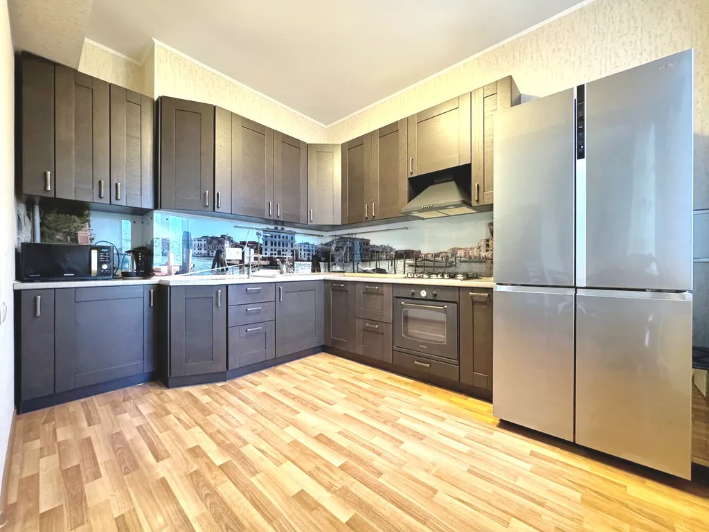 3-комнатная квартира в центре с балконом и кондиционером