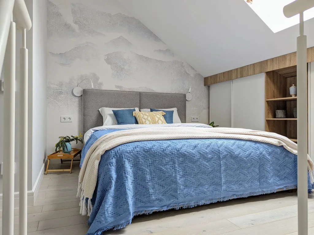 Двухуровневая квартира с балконом в центре