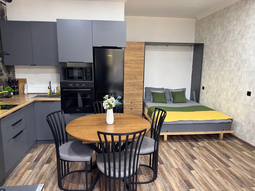 Студия в самом центре, площадь Республики 200 метров