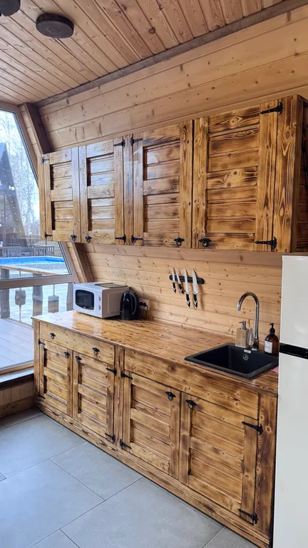 Большой дом с верандой