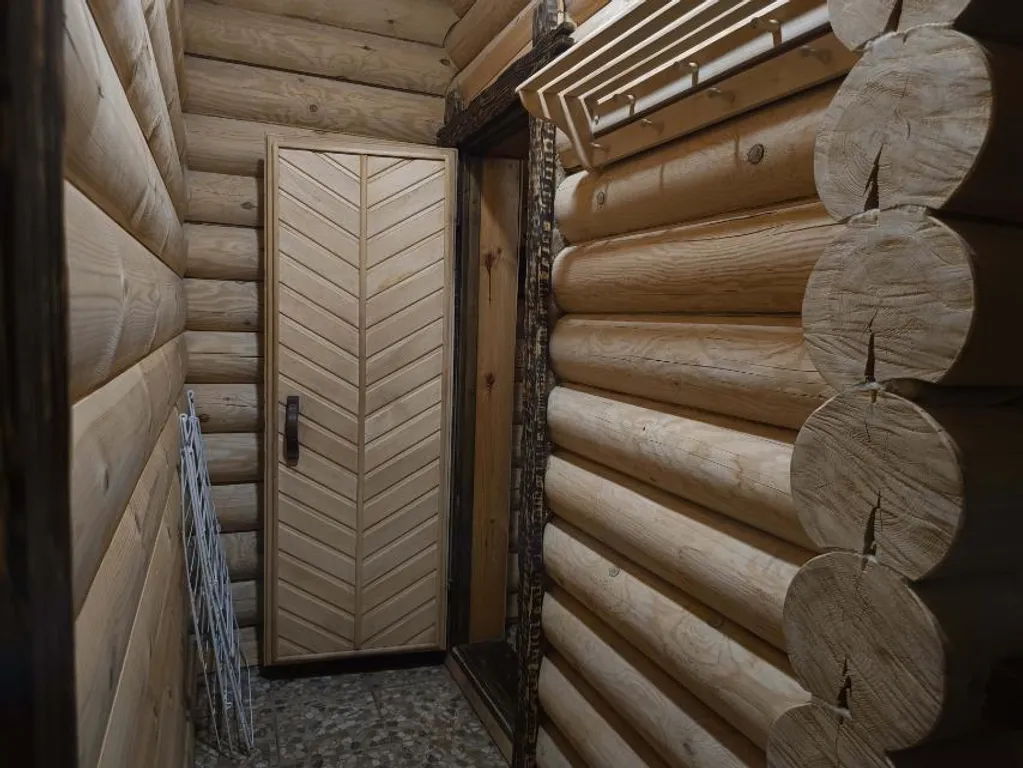 Дом с сауной, теплой купелью и аэрохоккеем на берегу водохранилища