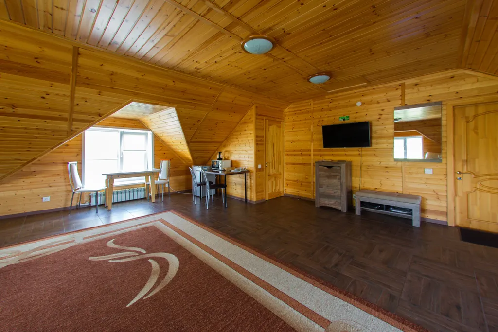 Семейный номер с двуспальной кроватью и раскладным диваном