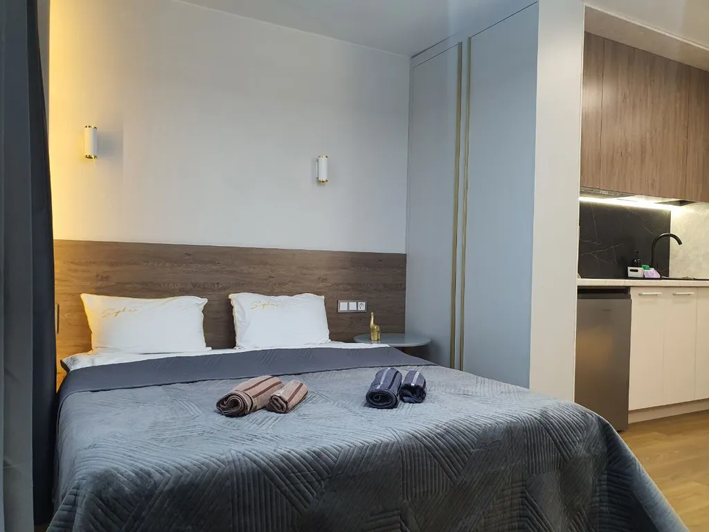 Уютная дизайнерская квартира с прекрасным видом из окна