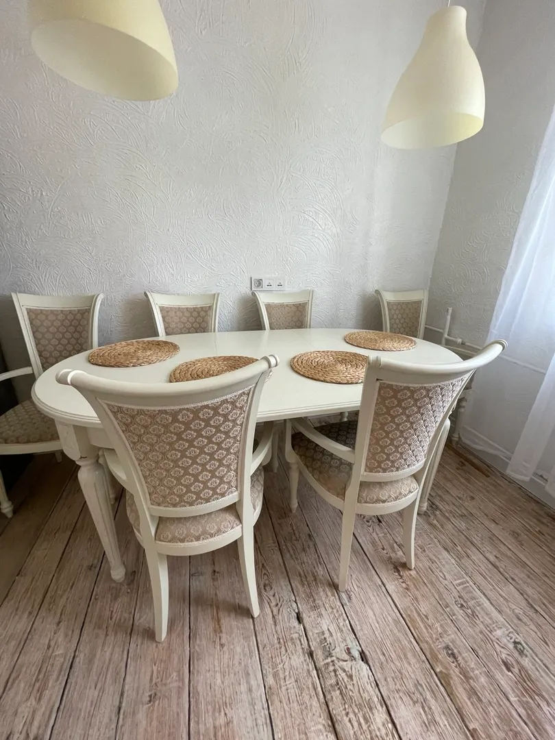 Кухня - обеденный стол на 6 персон