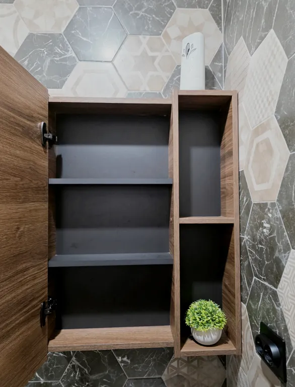 Уютный дом в сосновом лесу, рядом горная речка