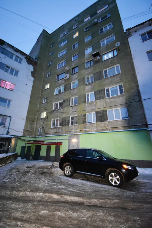 Трёхкомнатная квартира с раздельными комнатами двумя уборными и лифтом