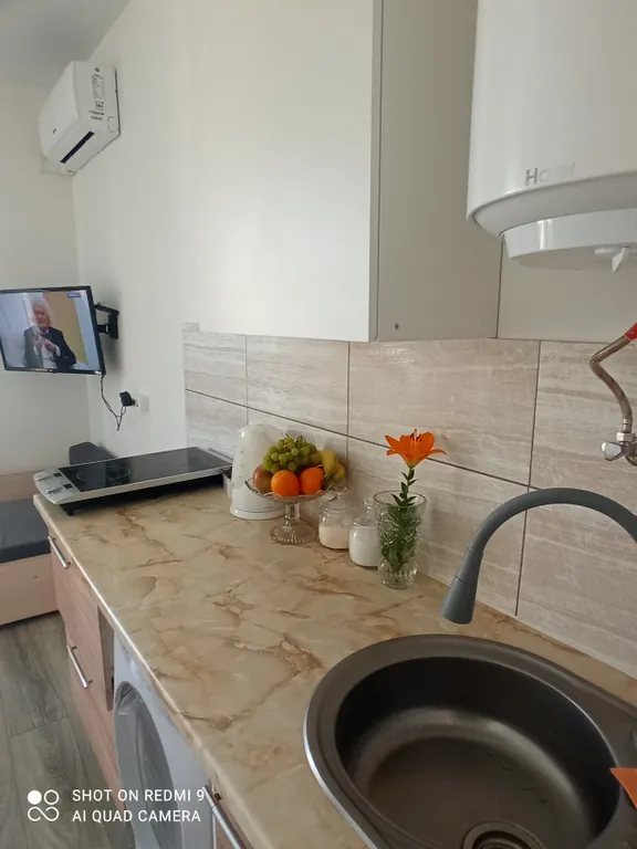 Уютная студия с видом на горы с бассейном