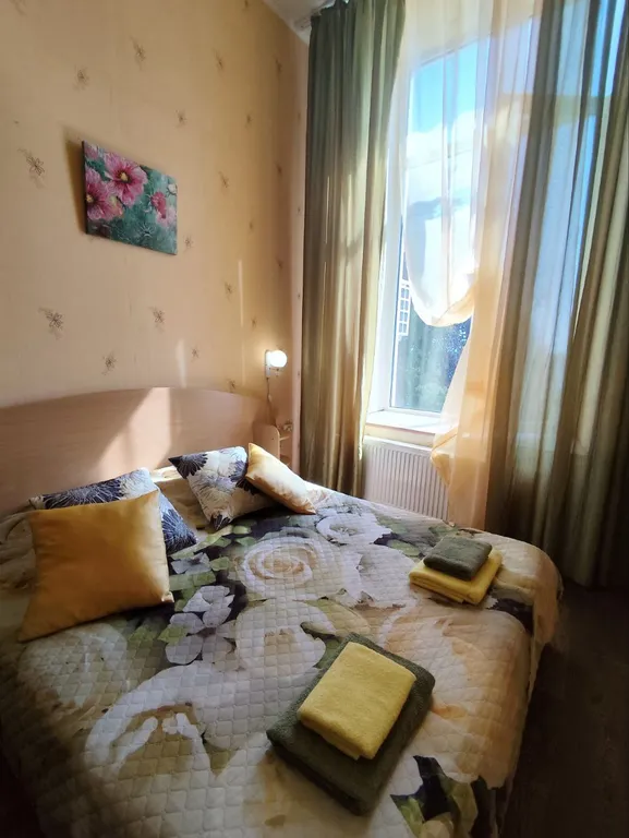 Трехместный номер с 2  кроватями и диваном. Стандарт с видом на море.