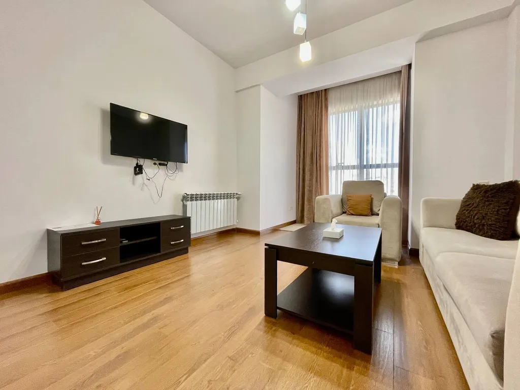 Prime apartment on Buzand 17