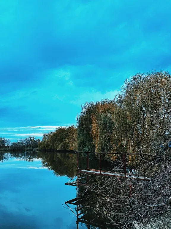 Большой дом с видом на озеро