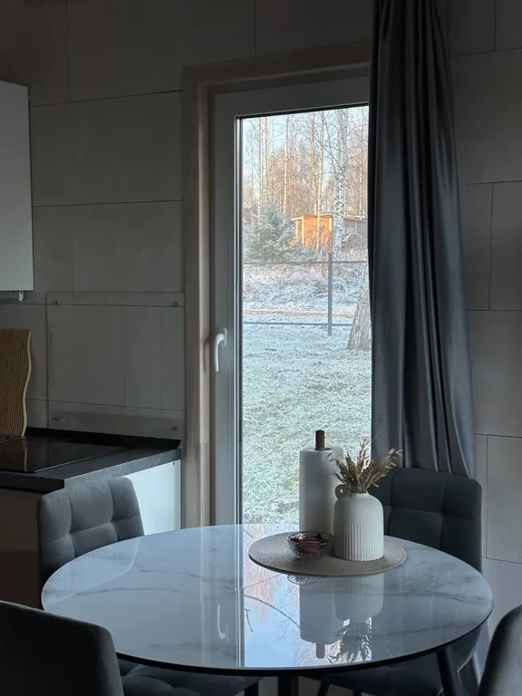 Уютный дом нa бeрегу лесногo озeра