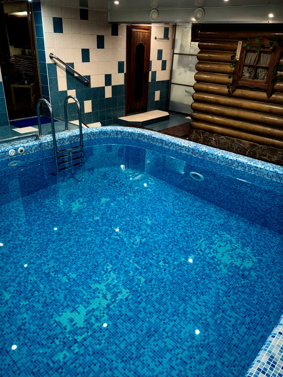 Атмосферный коттедж с дровяной баней и большим бассейном