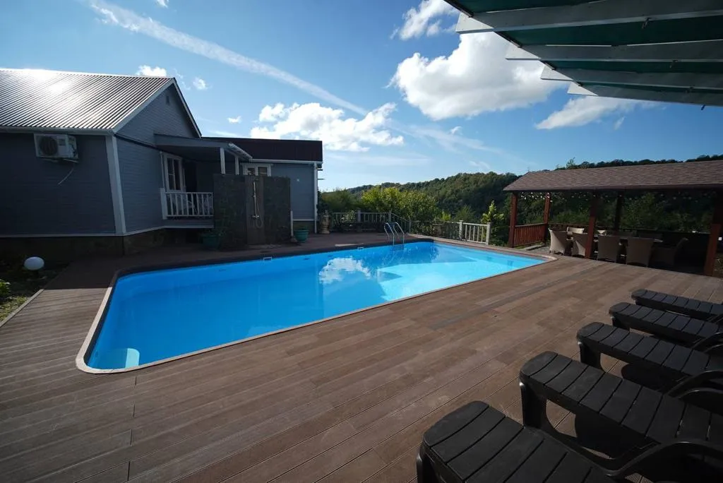 Усадьба с теплым бассейном