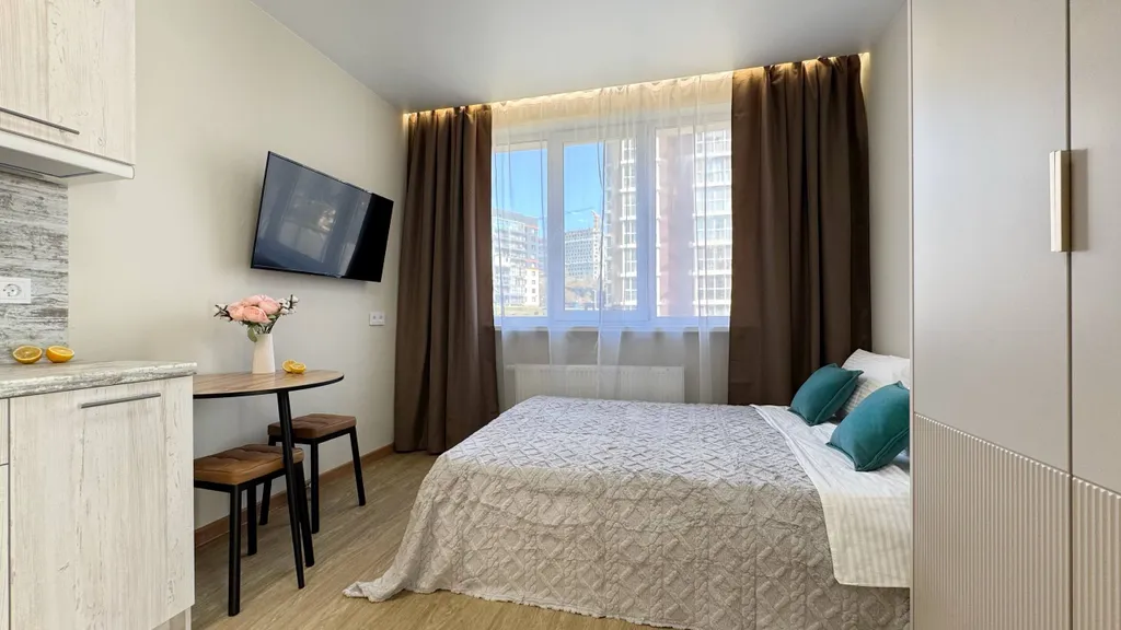 Уютная и светлая студия на Патрокле