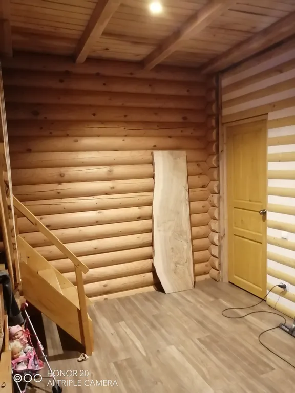 Дом из дерева у моря