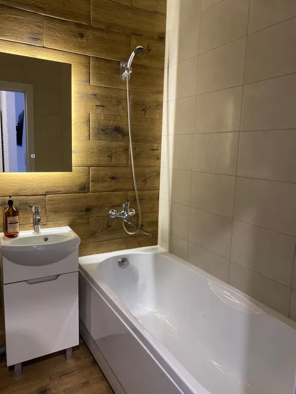 Уютная студия в зеленом массиве