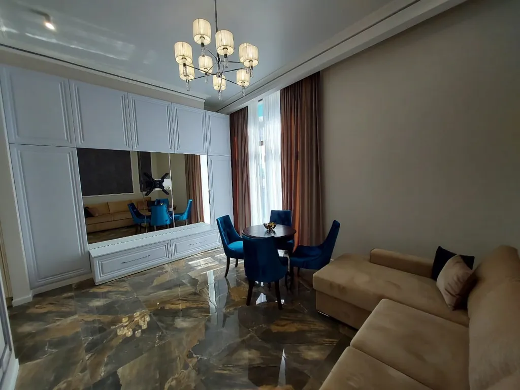 Апартамент в престижном доме на первой береговой линии