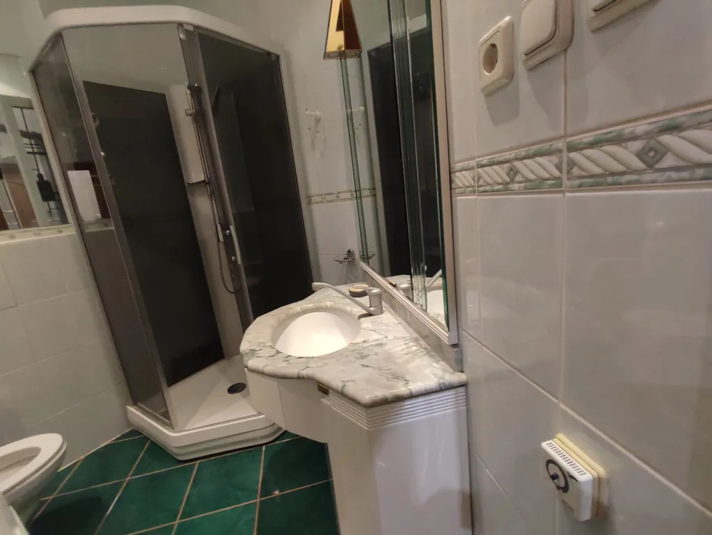 Квартира Шикарная меблированная комната в готическом замке в центре Москвы — Москва