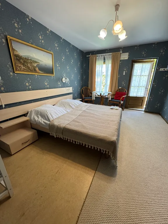 Дом с верандой в саду