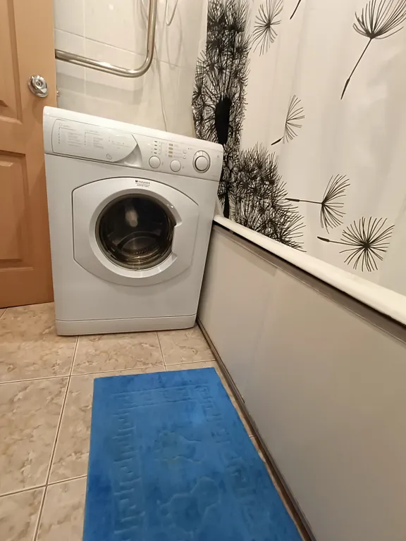 В центре с балконом