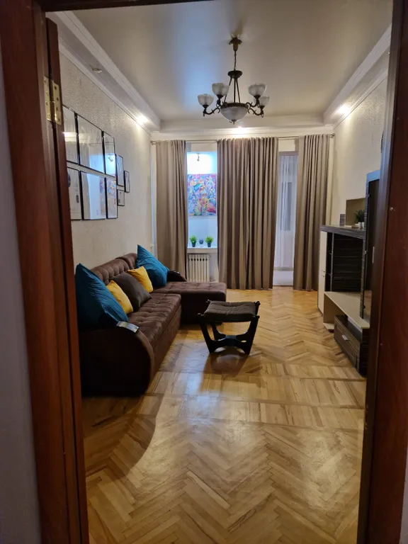 Атмосферная квартира в дореволюционном доме в центре