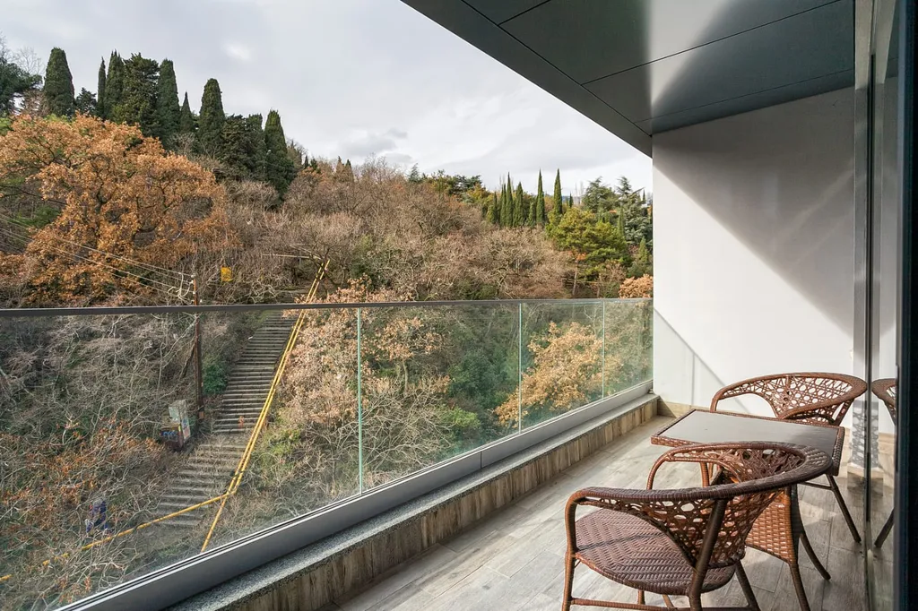 Апартамент с отдельной спальней и террасой вид на горы