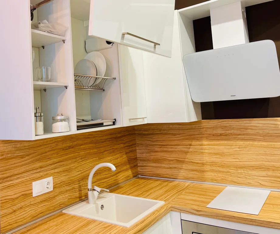 Апартаменты с террасой в тени вековых кедров с видом на море