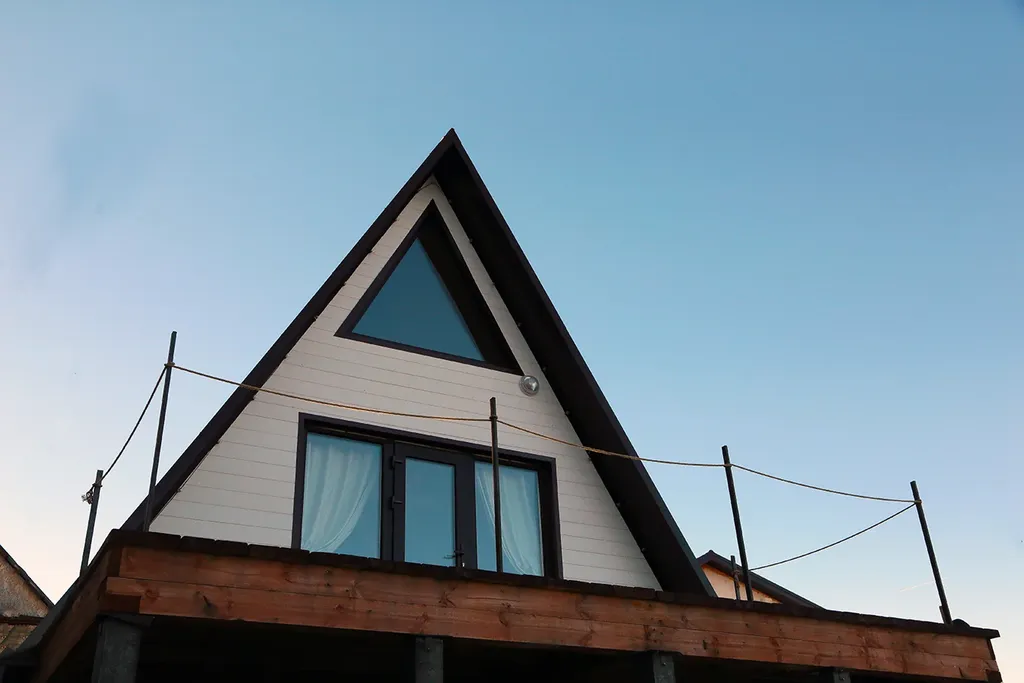 Дом А-фрейм на горе