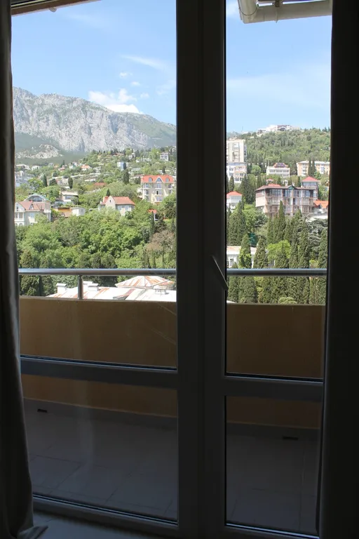 Шикарный двухуровневый апартамент с видом на море и горы