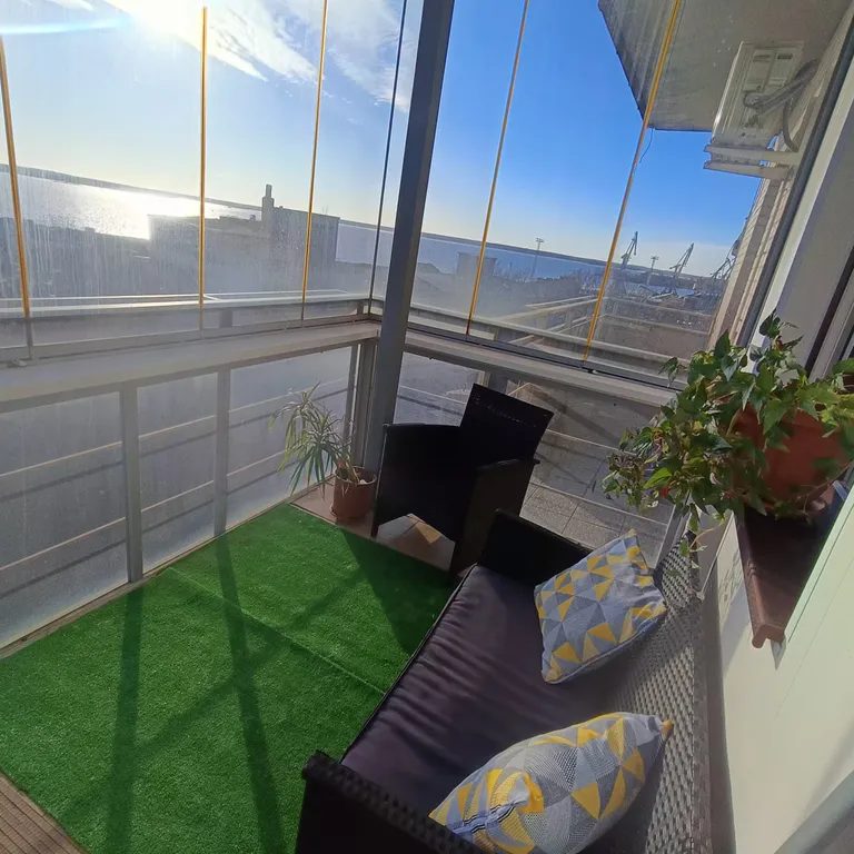 Уютная трёхкомнатная квартира с видом на залив в центре города