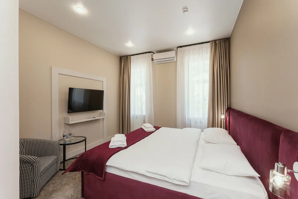 Мини-отель Imperial Joy находится на 2 этаже караоке-бара