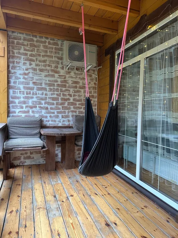 Студия с видом на лес