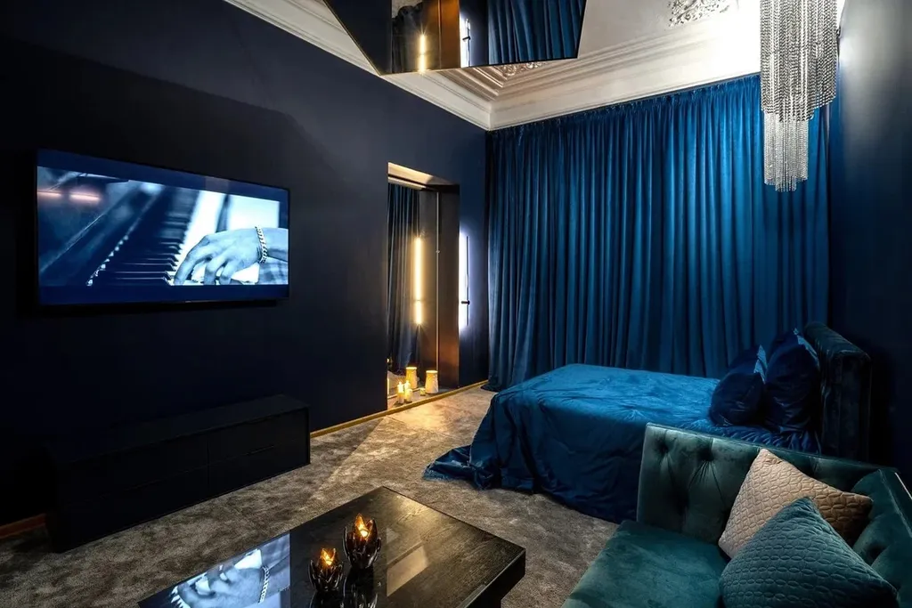 Квартира Роскошная комната с зеркалами и мебелью премиум класса в центре города — Санкт-Петербург