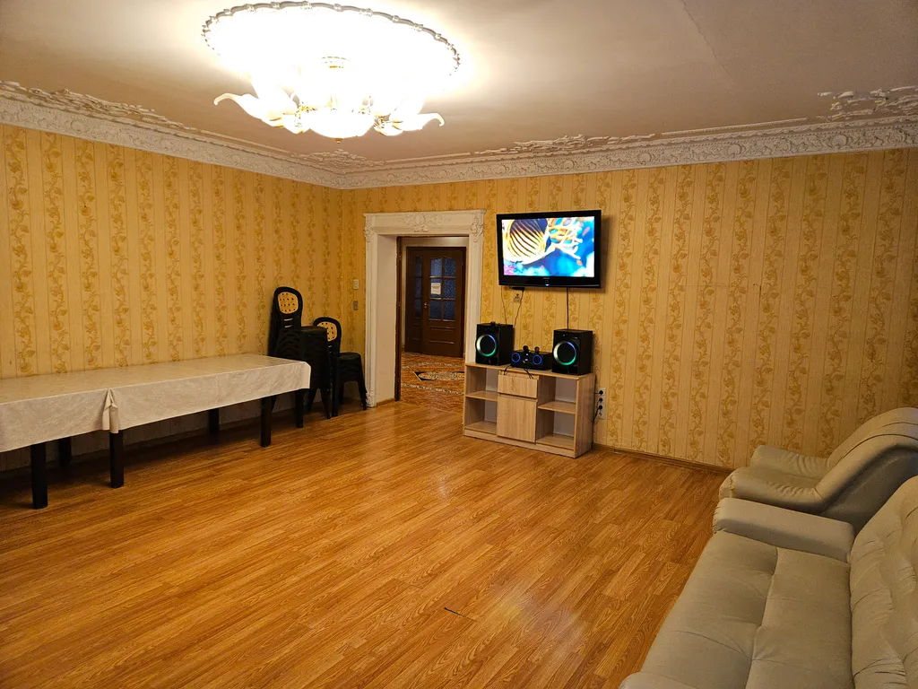 Коттедж Коттедж с большим бассейном — Черное